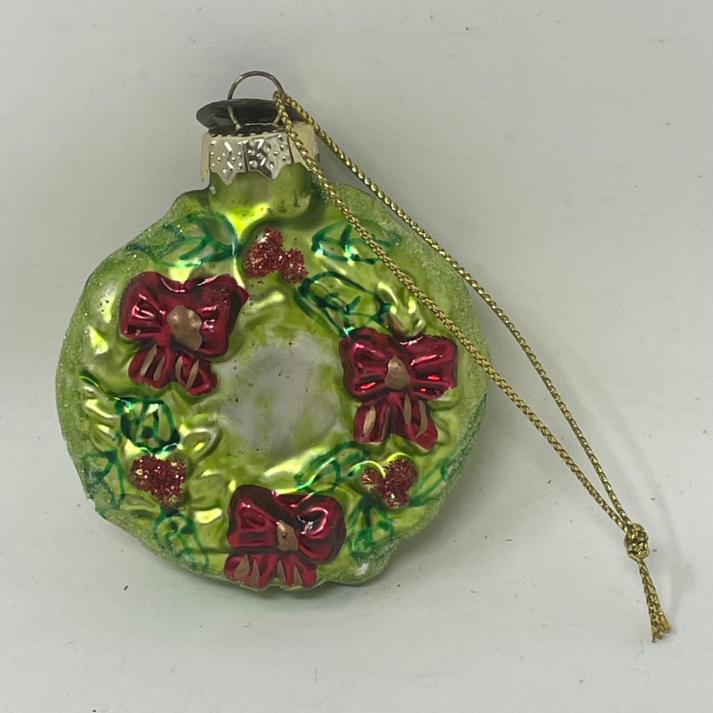 Thomas Pacconi Classics Wreath Glass Christmas Ornament Red Bows Glitter Charm